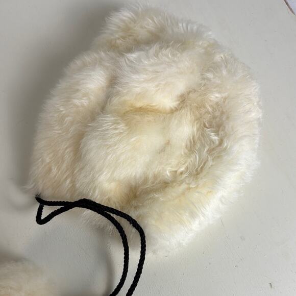 Vintage Cream Pom-Pom Hat Accessory - Picture 3 of 4